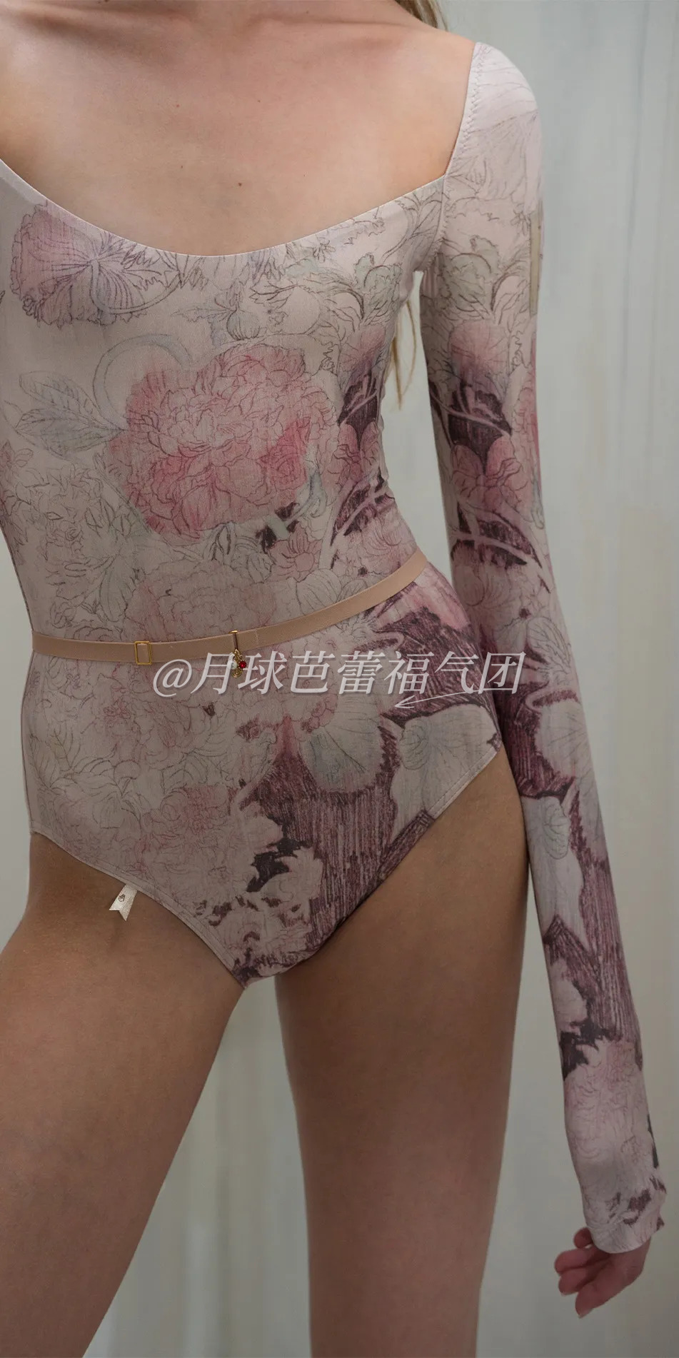 Printed sweetheart neckline leotard in dusty pink front cropped sleeve