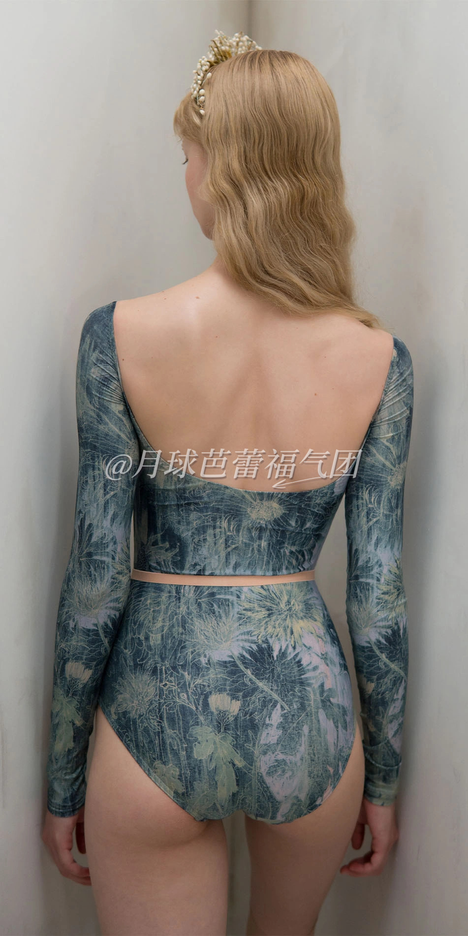 Printed sweetheart neckline leotard in light blue back cropped