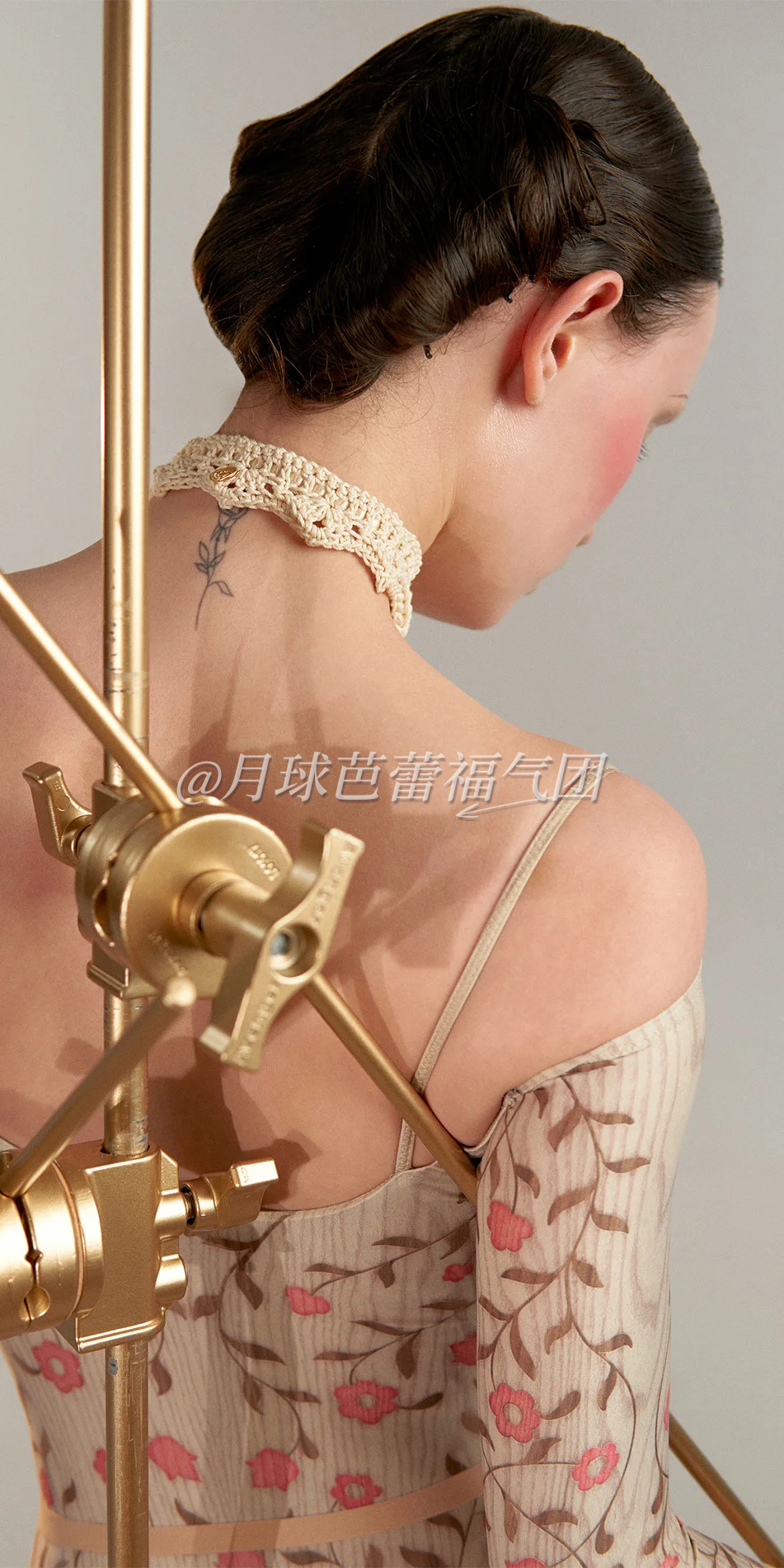 01_Off-shoulder-leotard-long-sleeve-in-oak-brown-back-view-collar-detail.webp